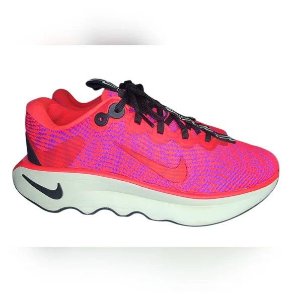 Nike Motiva 'Bright Crimson Fuchsia Dream', Womens 9 - Picture 3 of 11
